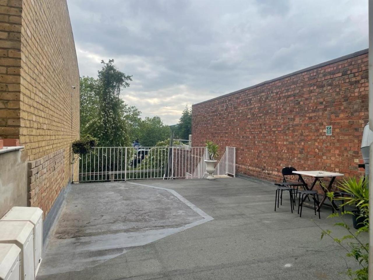 Studio Flat Without Kitchen At Kentish Town London Exterior photo